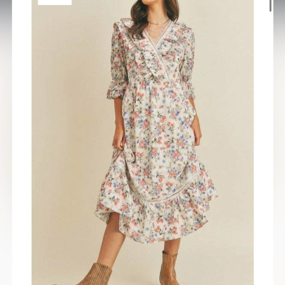 NWOT Just Me Midi Floral and Lace Dress